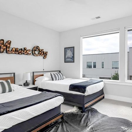Big New And Modern With Skyline View Mural And Ping Pong Nashville Exterior photo