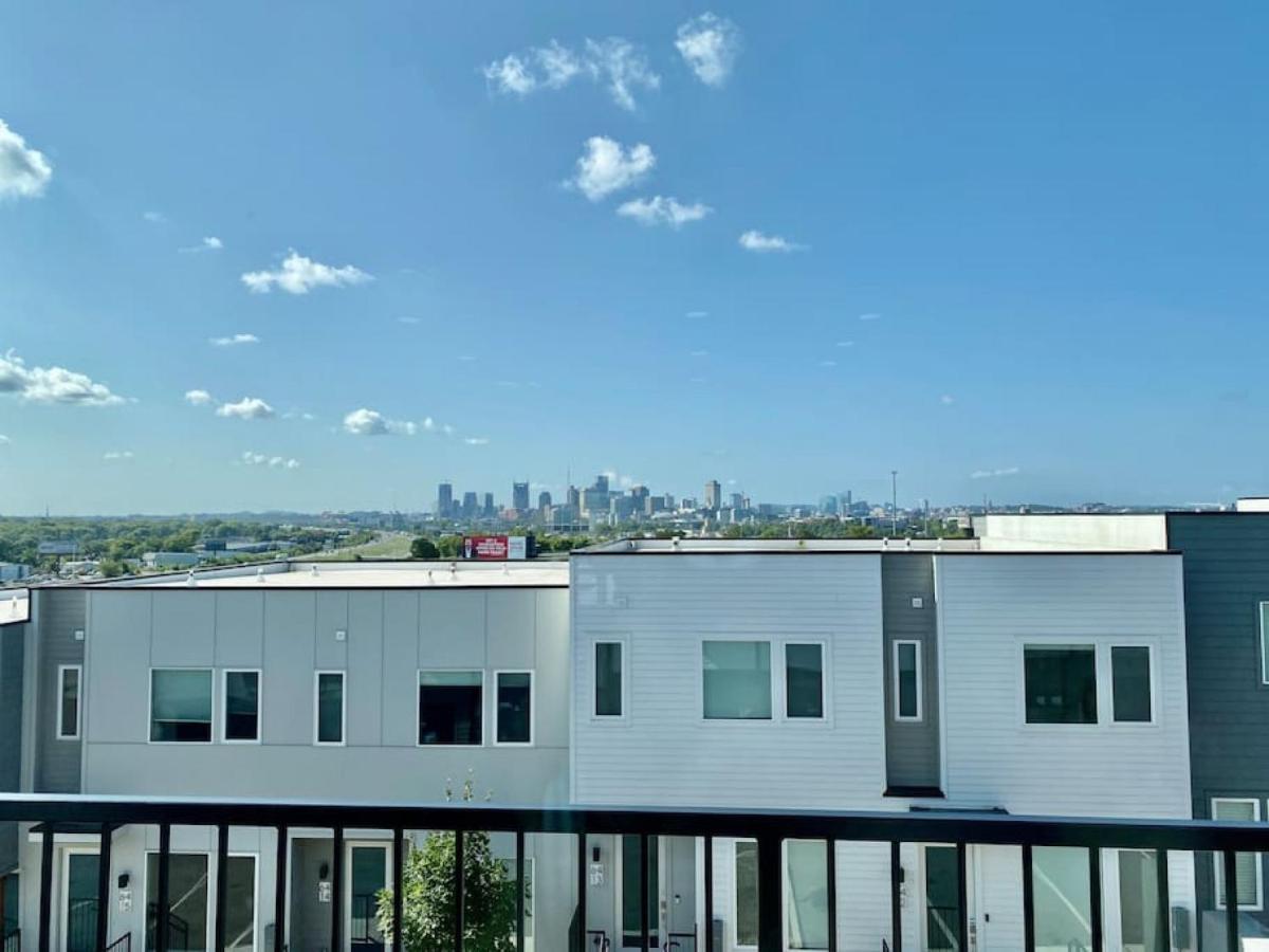 Big New And Modern With Skyline View Mural And Ping Pong Nashville Exterior photo